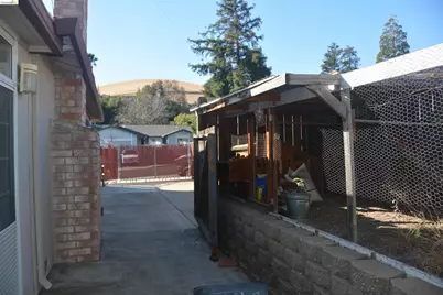 1140 Los Palos Ct, Pittsburg, CA 94565 - Photo 45
