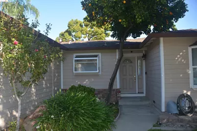 1140 Los Palos Ct, Pittsburg, CA 94565 - Photo 3