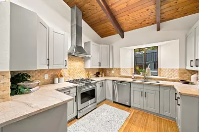 7099 Pinehaven Road, Oakland, CA 94611 - Photo 13
