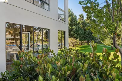 4 Commodore Dr #D222, Emeryville, CA 94608 - Photo 29