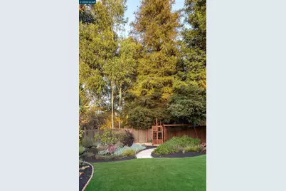 32 Sheridan Rd, Oakland, CA 94618 - Photo 43