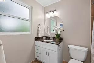 388 51st St, Oakland, CA 94609 - Photo 27