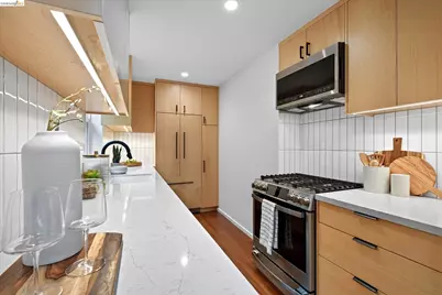 388 51st St, Oakland, CA 94609 - Photo 9