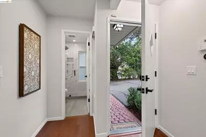 388 51st St, Oakland, CA 94609 - Photo 5