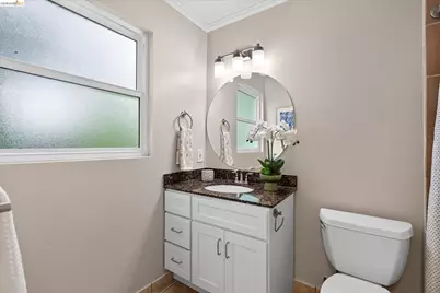 388 51st St, Oakland, CA 94609 - Photo 29
