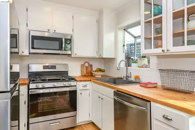 4519 Shafter Ave, Oakland, CA 94609 - Photo 11
