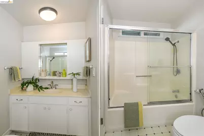 4519 Shafter Ave, Oakland, CA 94609 - Photo 17