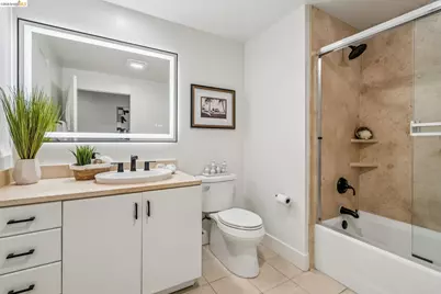 438 Grand Ave #717, Oakland, CA 94612 - Photo 29