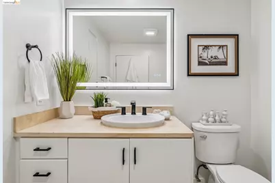 438 Grand Ave #717, Oakland, CA 94612 - Photo 31