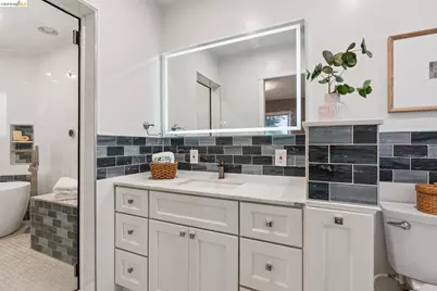 1120 Hubert Rd, Oakland, CA 94610 - Photo 25