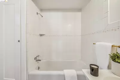 2632 Hillegass Ave #D, Berkeley, CA 94704 - Photo 33
