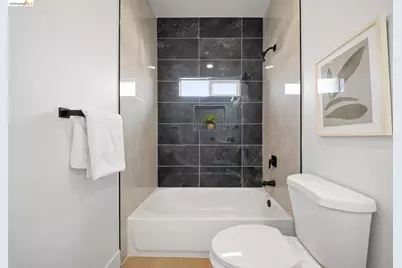 8821 Dowling St, Oakland, CA 94605 - Photo 19