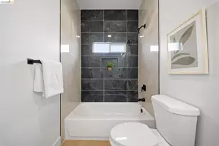 8821 Dowling St, Oakland, CA 94605 - Photo 19