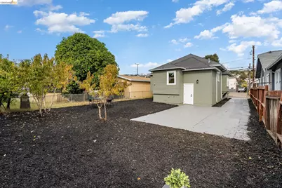 8821 Dowling St, Oakland, CA 94605 - Photo 27