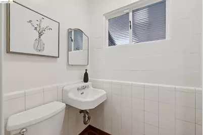 11260 Kerrigan Dr, Oakland, CA 94605 - Photo 47