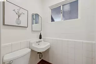 11260 Kerrigan Dr, Oakland, CA 94605 - Photo 47