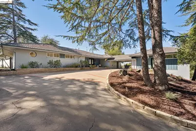 11260 Kerrigan Dr, Oakland, CA 94605 - Photo 19