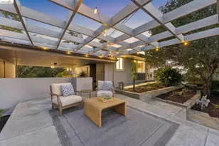 11260 Kerrigan Dr, Oakland, CA 94605 - Photo 17