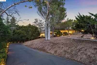 11260 Kerrigan Dr, Oakland, CA 94605 - Photo 97