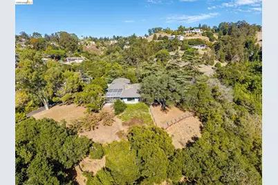 11260 Kerrigan Dr, Oakland, CA 94605 - Photo 89