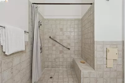 11260 Kerrigan Dr, Oakland, CA 94605 - Photo 75