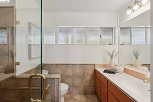 11260 Kerrigan Dr, Oakland, CA 94605 - Photo 55