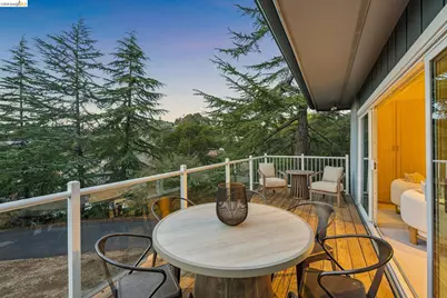 11260 Kerrigan Dr, Oakland, CA 94605 - Photo 15