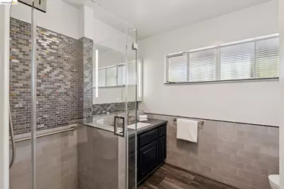 11260 Kerrigan Dr, Oakland, CA 94605 - Photo 63