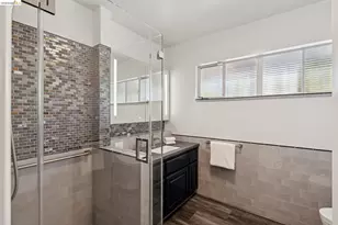 11260 Kerrigan Dr, Oakland, CA 94605 - Photo 63