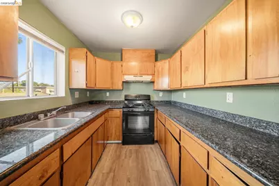 2562 60th Ave, Oakland, CA 94605 - Photo 23