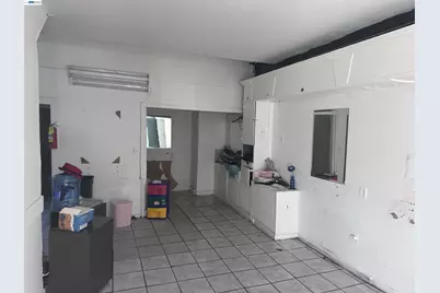2270 International Blvd, Oakland, CA 94606 - Photo 3