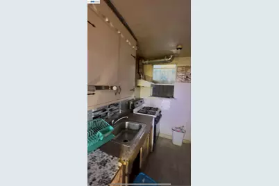 2270 International Blvd, Oakland, CA 94606 - Photo 17