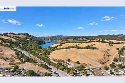 18416 Lakecrest Ct, Castro Valley, CA 94546 - Photo 31