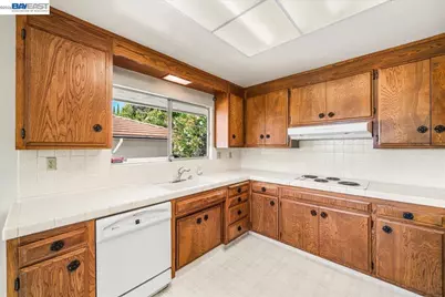 1356 Scenicview Dr, San Leandro, CA 94577 - Photo 13