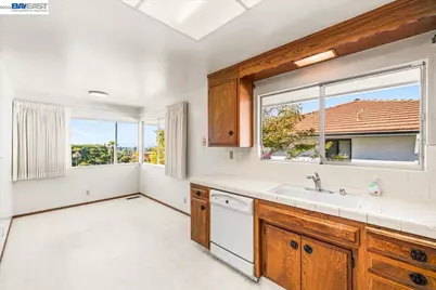 1356 Scenicview Dr, San Leandro, CA 94577 - Photo 17
