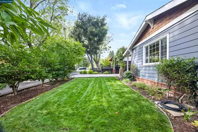 1042 Sunnybrook Dr, Lafayette, CA 94549 - Photo 27