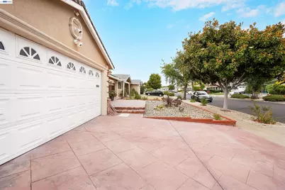 25859 Belhaven St, Hayward, CA 94545 - Photo 5