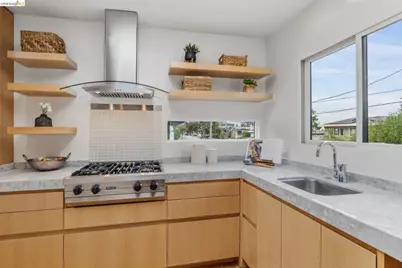 5427 Carlton St, Oakland, CA 94618 - Photo 15