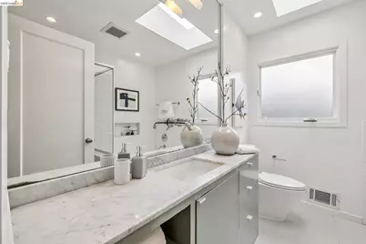 5427 Carlton St, Oakland, CA 94618 - Photo 31