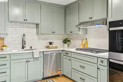 60 Malta Dr, San Francisco, CA 94131 - Photo 5