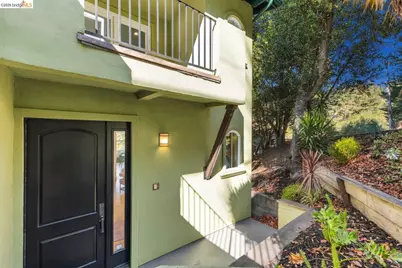 6375 Longcroft Dr, Oakland, CA 94611 - Photo 7