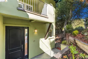 6375 Longcroft Dr, Oakland, CA 94611 - Photo 7