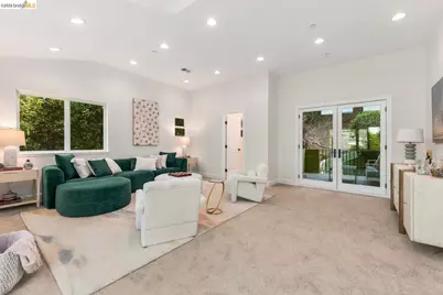 6375 Longcroft Dr, Oakland, CA 94611 - Photo 21