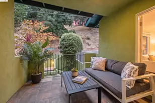 6375 Longcroft Dr, Oakland, CA 94611 - Photo 31