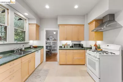 353 Warwick Ave, Oakland, CA 94610 - Photo 21