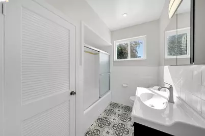 696 Central Ave, Pittsburg, CA 94565 - Photo 23