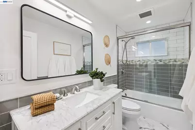6661 Banning Dr, Oakland, CA 94611 - Photo 23
