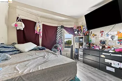 537 Chester, Oakland, CA 94607 - Photo 33