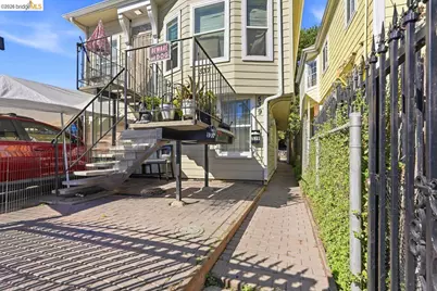 537 Chester, Oakland, CA 94607 - Photo 9