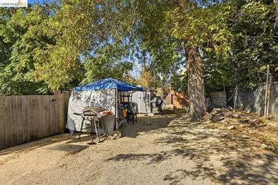 537 Chester, Oakland, CA 94607 - Photo 71